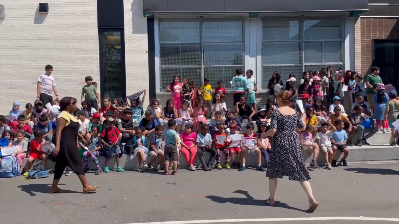 Chanson pour célébrer la fin de l'année 2324 École Bedford